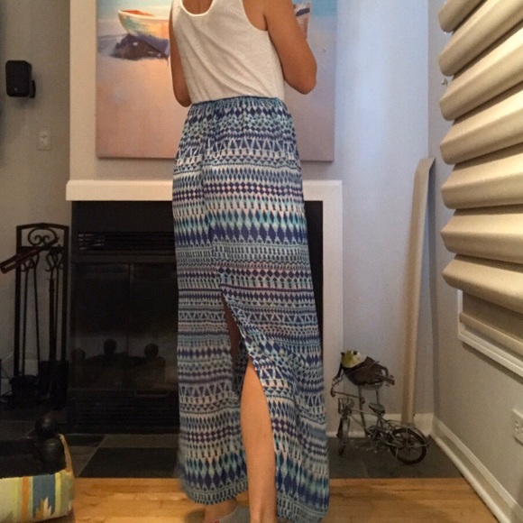 Flirty, Fun Patterned Summer Maxi Dress☀️☀️ - Picture 2 of 4